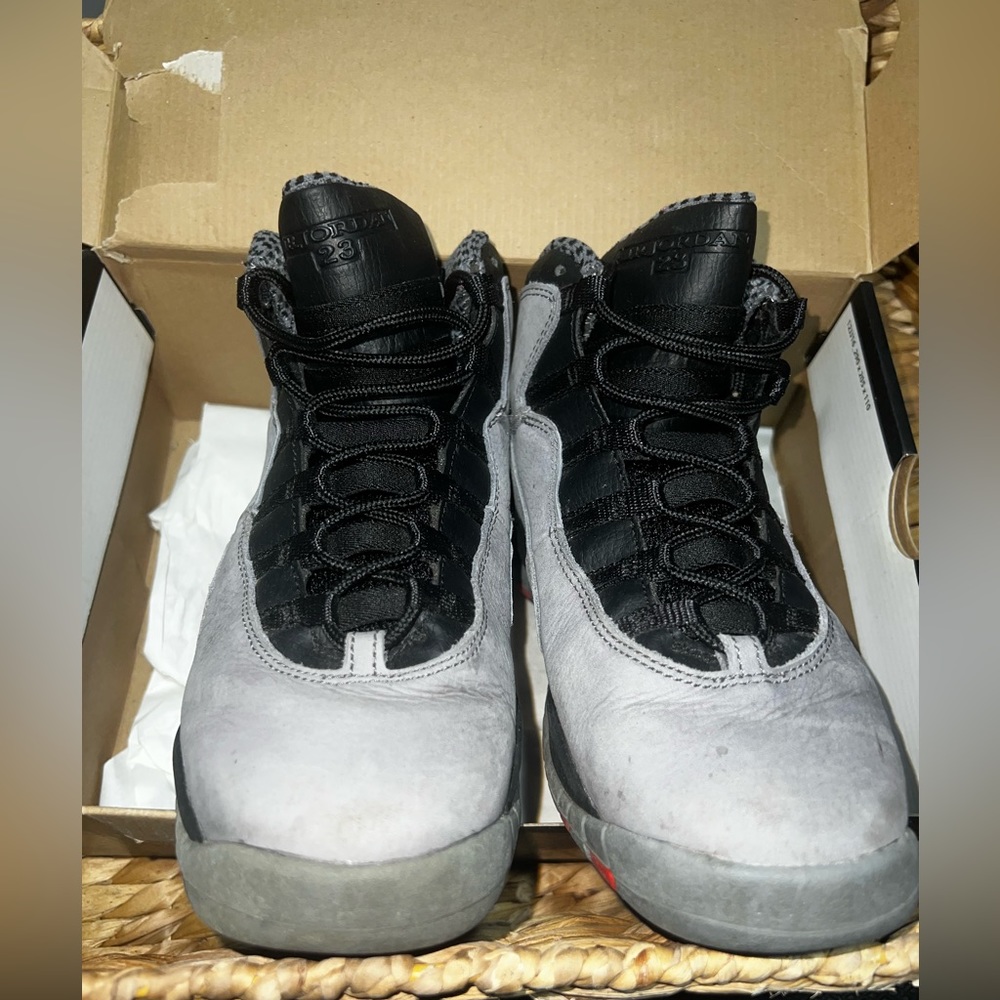 Air Jordan 10 retro. Cool grey/infrared-black. Size 6gs